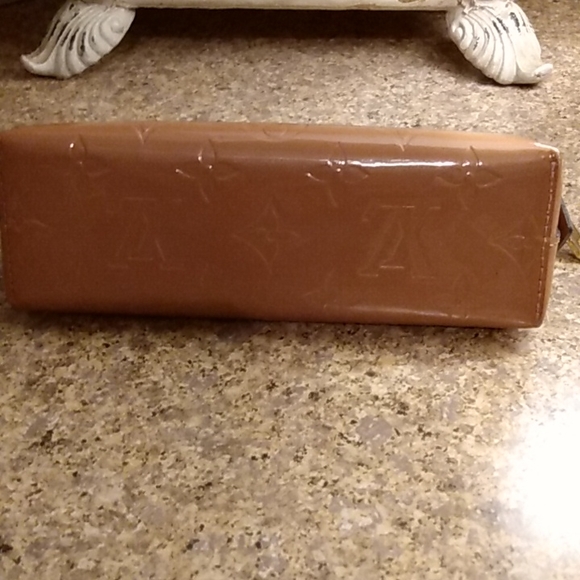 Louis Vuitton Vernis Cosmetic Pouch - Picture 10 of 12